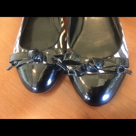 8.5M Franco Sarto zebra print calfskin/hair flats - Picture 4 of 8
